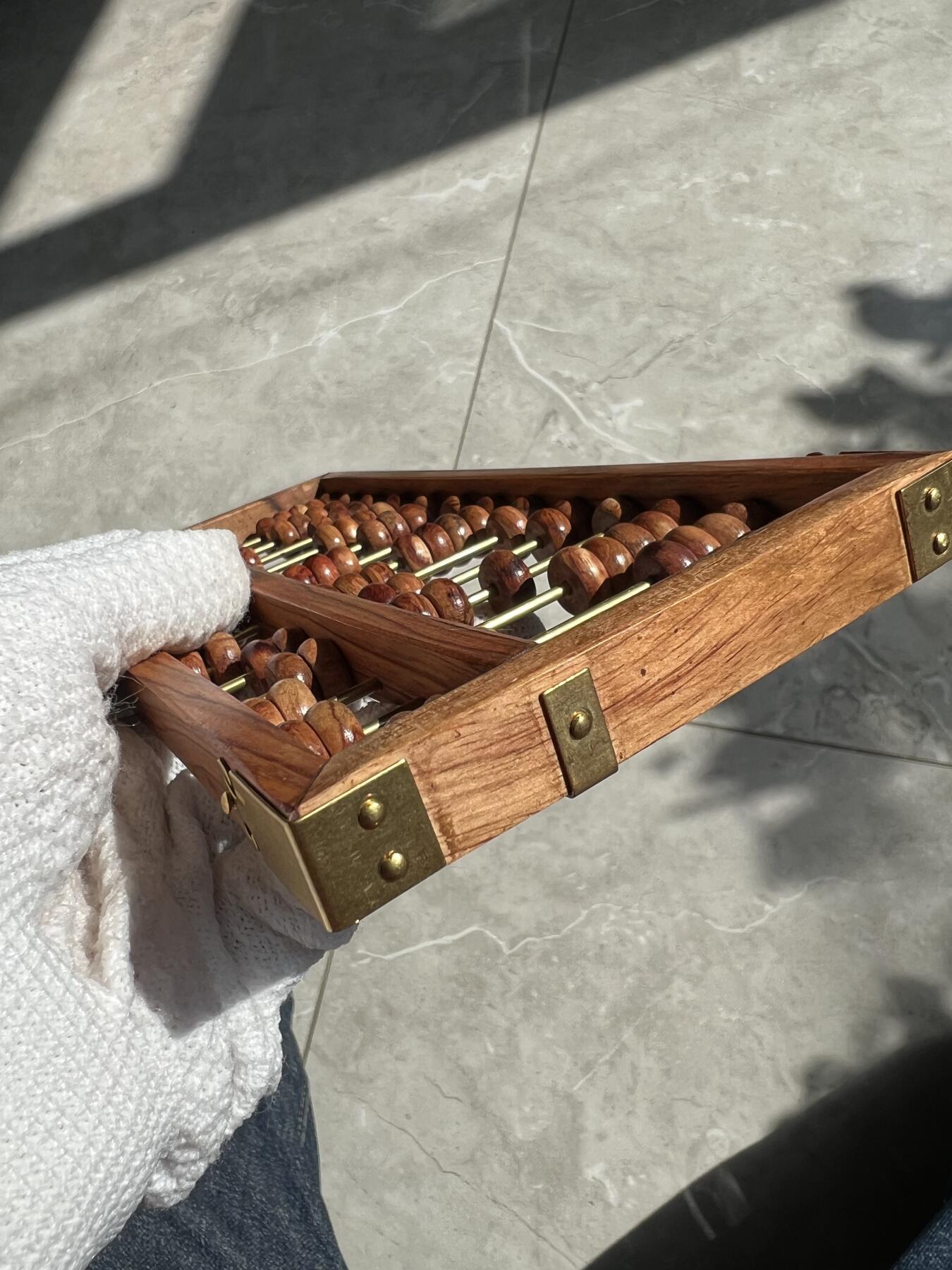 零元拍：“算盘一响，黄金万两”海南黄花梨十三档算盘。尺寸：203/93/13.5MM