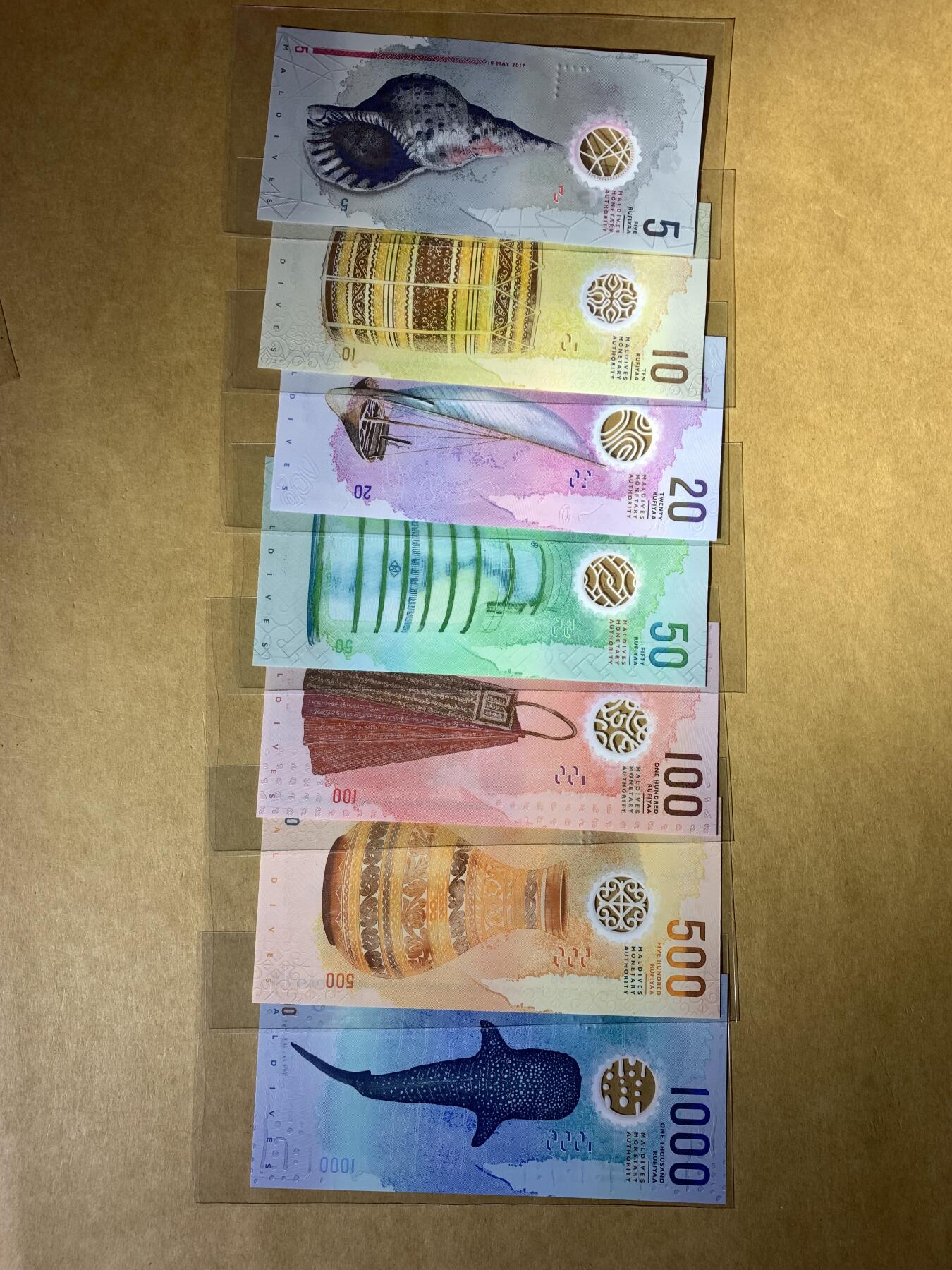 【礼羽收藏】🌏世界钱币拍卖第131期 【A889998】2015年马尔代夫央行发行的5、10、20、50、100、500、1000面值全同号塑料钞  A冠 无3457尾9998 数二 89组合 圆圆倒置号  钞美号靓