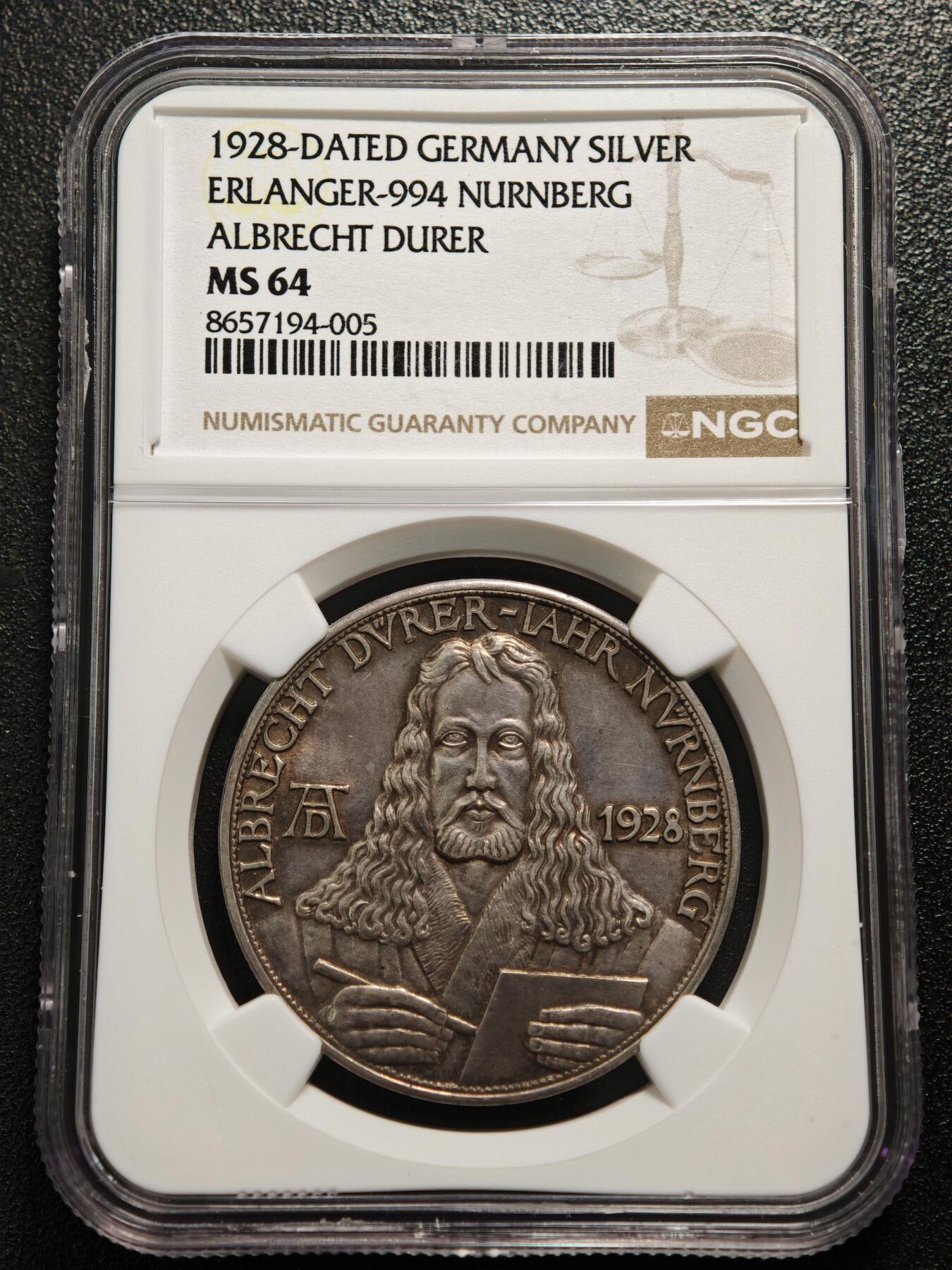 【德藏】世界币章拍卖第168期（拍品征集中~欢迎藏友联系） 928年 德国魏玛纪念画家阿尔布雷希特·丢勒逝世400周年纪念银章 NGC MS64 正面是画家丢勒长发披肩的自画像，背面是身穿长袍、左手抱圣经、右手持长剑的丢勒站立像，稀少品种，五彩包浆特别吸引人