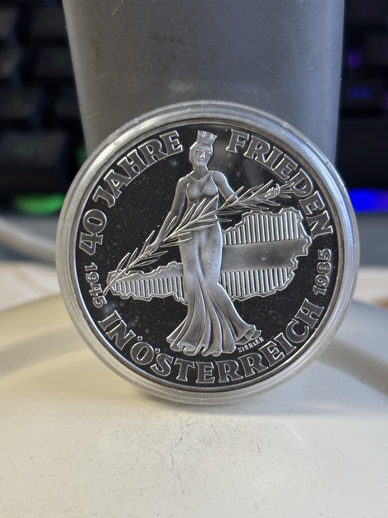 第194期拍卖 奥地利1985年40年和平纪念银币，24克，925银，塑料盒有瑕疵