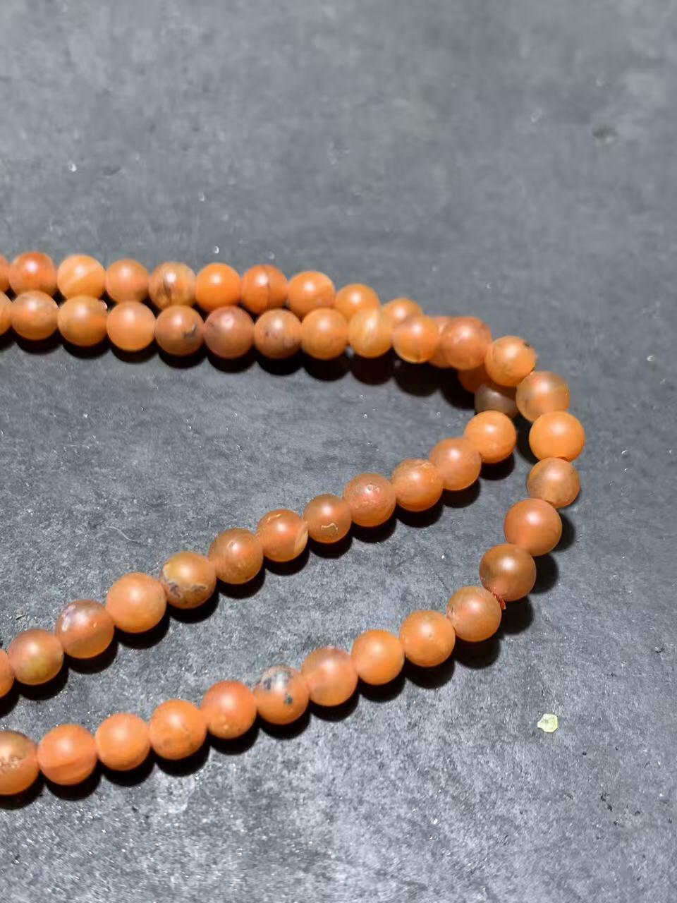 保山南红亚光多圈手串一条，