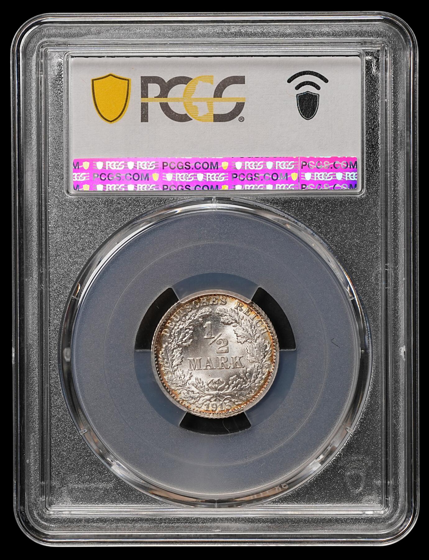修遠堂世界钱币第108期 PCGS MS66 1915年德国1/2马克银币，F厂铭，同一原卷头一次送评级都是67-68，这次送惨被压分，这枚绝不是66的状态，极品环彩