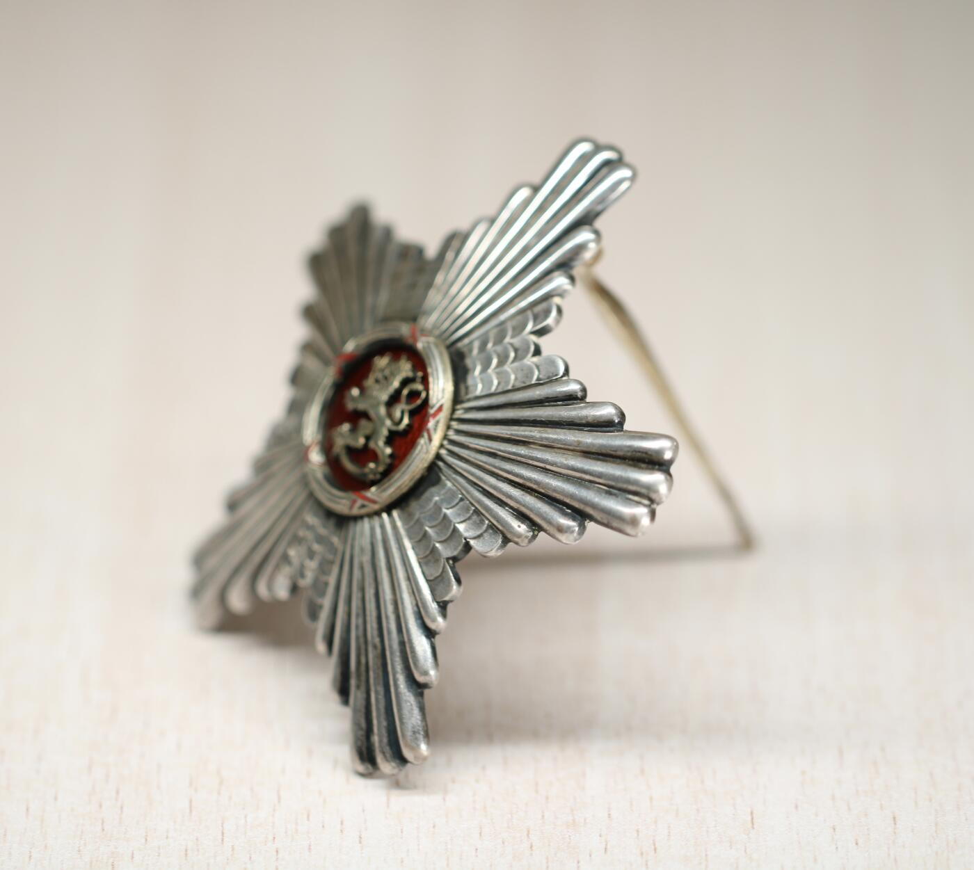 大猫徽章拍卖 第290期 芬兰雄狮勋章星芒 银制带标 