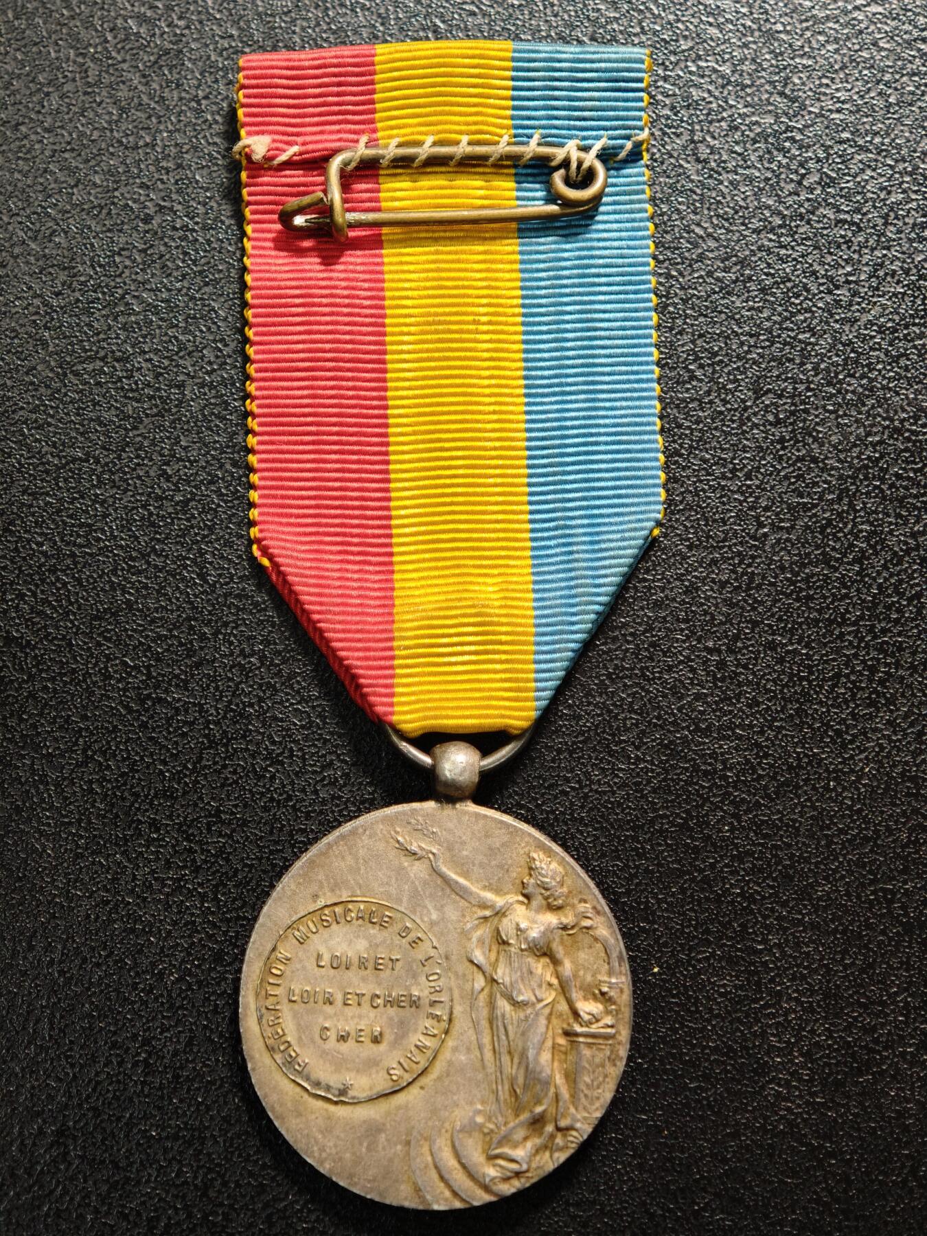 【德藏】世界币章拍卖第168期（拍品征集中~欢迎藏友联系） 19-20世纪 法国奥尔良地区音乐联合会荣誉奖章镀银纪念章 直径约：26.1mm；重约：10.6g