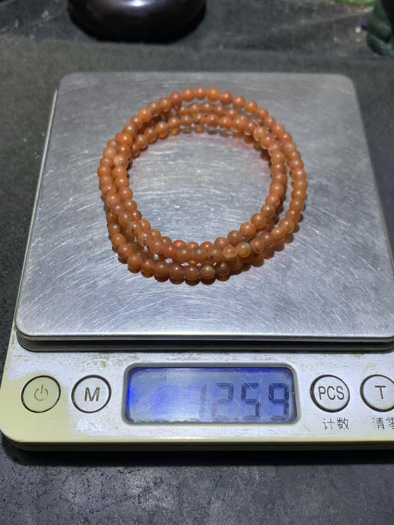 保山南红亚光多圈手串一条，