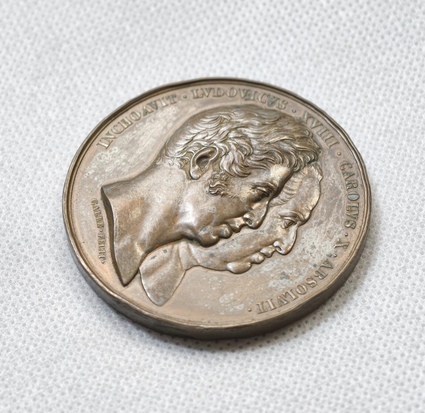 甄臻铺-世界币章拍卖（第55期），3月28日甄品场（直播拍卖）拍品征集中，送拍享返佣金等优惠多多 法国路易十四骑马雕像纪念铜章（北京保利拍卖拍得）