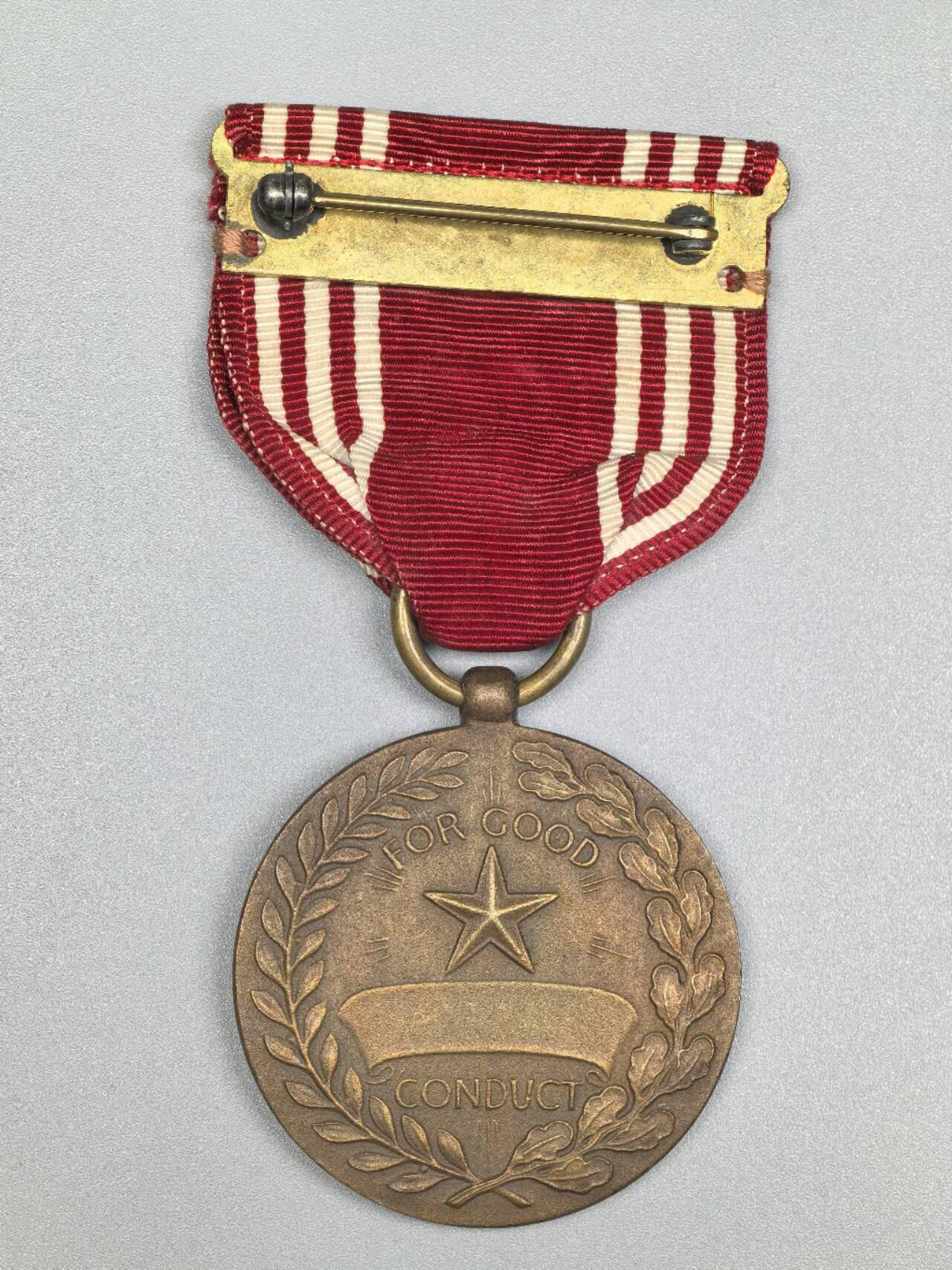 小驴勋章奖章收藏3月21日周六晚六点拍卖（珍爱和平，收藏战争，铭记历史，勿忘国耻，忠党爱国。有偿代拍，送拍规则在简介最后，参拍须阅读规则后再参拍，关系到运费包装发货时效真假辨别等关键信息，拍卖时不再发原图，看大图店主微信码在拍卖店铺介绍里）