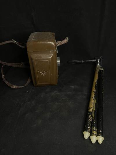 红藏专场 - 七十年代海鸥相机带原盒老镜头一个，相机支架一个，九成新品相，好坏不知不包能用