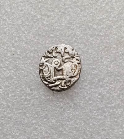 瓶子🏺第233期拍卖会 - 突厥沙希王朝（Turk Shahi，约公元650–850年）的打制银币，俗称“牛瘤骑士币”，是古代阿富汗与北印度地区的标志性货币，见证了中亚游牧文明与印度本土文化的深度融合