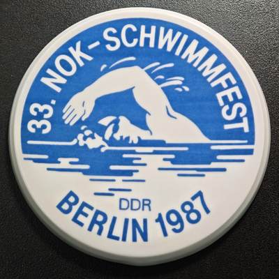 【德藏】世界币章拍卖第168期（拍品征集中~欢迎藏友联系） - 1987年 东德柏林建城750周年暨第33届NOK游泳节超大纪念陶瓷章 直径约：112.5mm；重约：133.3g