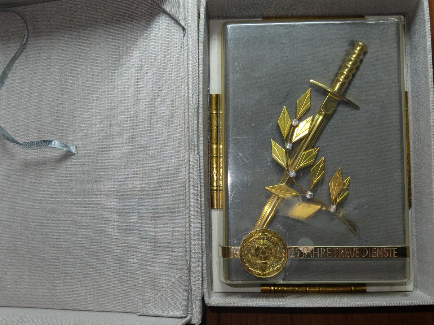 蜀地medal徽章收藏 春季精品拍场 东德25年忠诚服役拆信刀