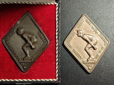 【德藏】世界币章拍卖第168期（拍品征集中~欢迎藏友联系） - 1926-27年 德国魏玛共和国时期德国游泳赛事菱形纪念徽章 带盒 直径约：57.6mm×76.5mm/左，58.7mm×77.8mm/右；重约：43.1/左，63.1g/右