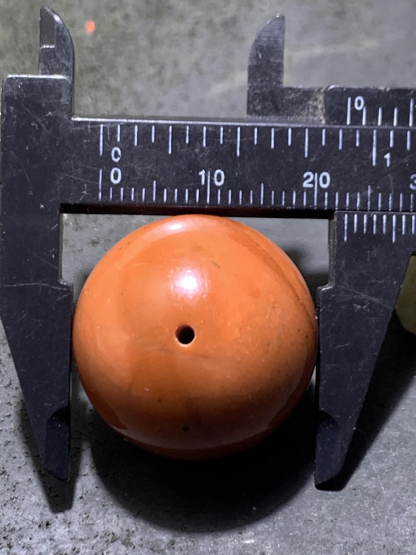 南红玛瑙柿子红大圆珠一颗，