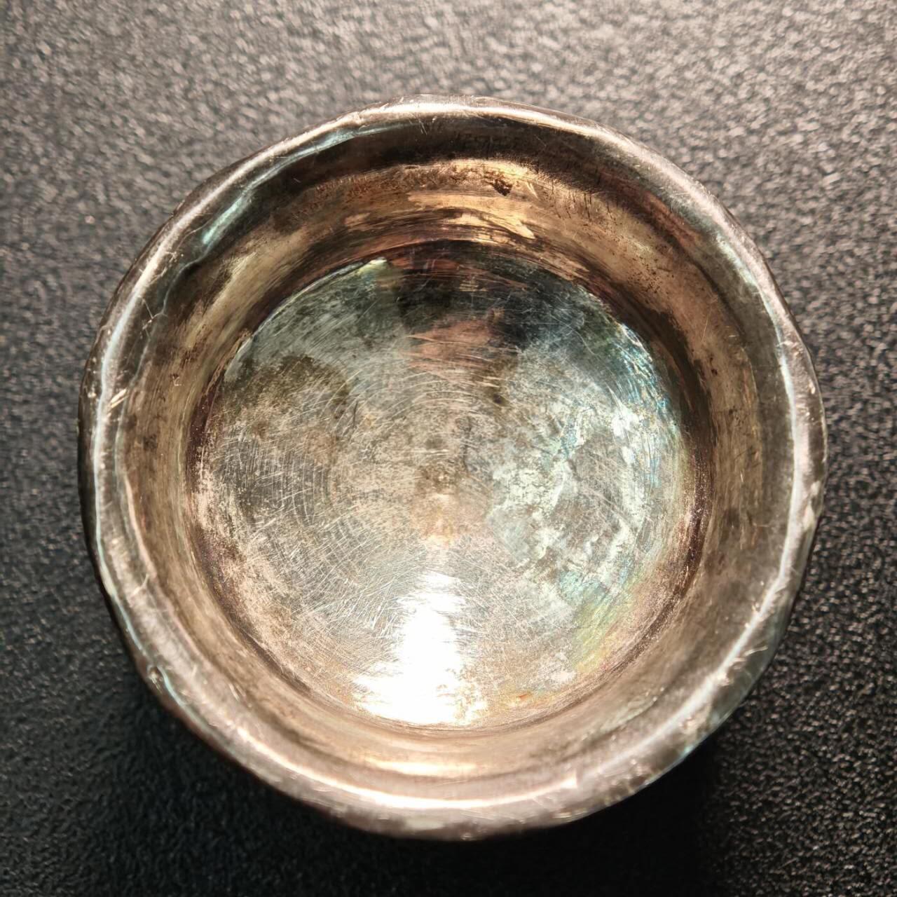 【德藏】世界币章拍卖第168期（拍品征集中~欢迎藏友联系） 古早镶嵌银质刻花酒杯一对 直径约：50mm/每个；重约：20～21.3g