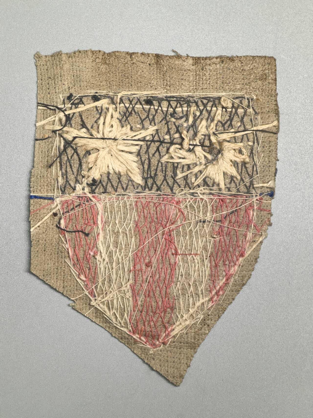 小驴勋章奖章收藏3月21日周六晚六点拍卖（珍爱和平，收藏战争，铭记历史，勿忘国耻，忠党爱国。有偿代拍，送拍规则在简介最后，参拍须阅读规则后再参拍，关系到运费包装发货时效真假辨别等关键信息，拍卖时不再发原图，看大图店主微信码在拍卖店铺介绍里） 二战CBI中缅印战区臂章，棉质，实发衣服剪裁下来