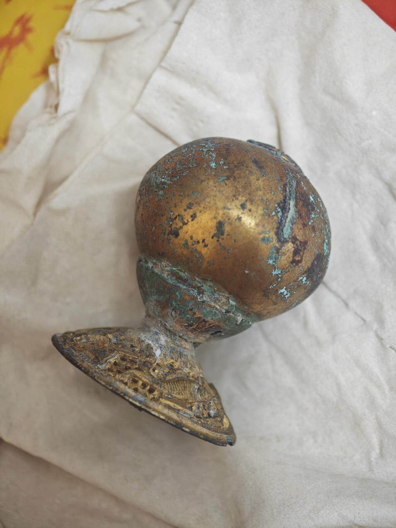 橙子收藏第六期 清代铜鎏金鱼纹蝠纹官帽顶（七品/八九品）(蒙古金)