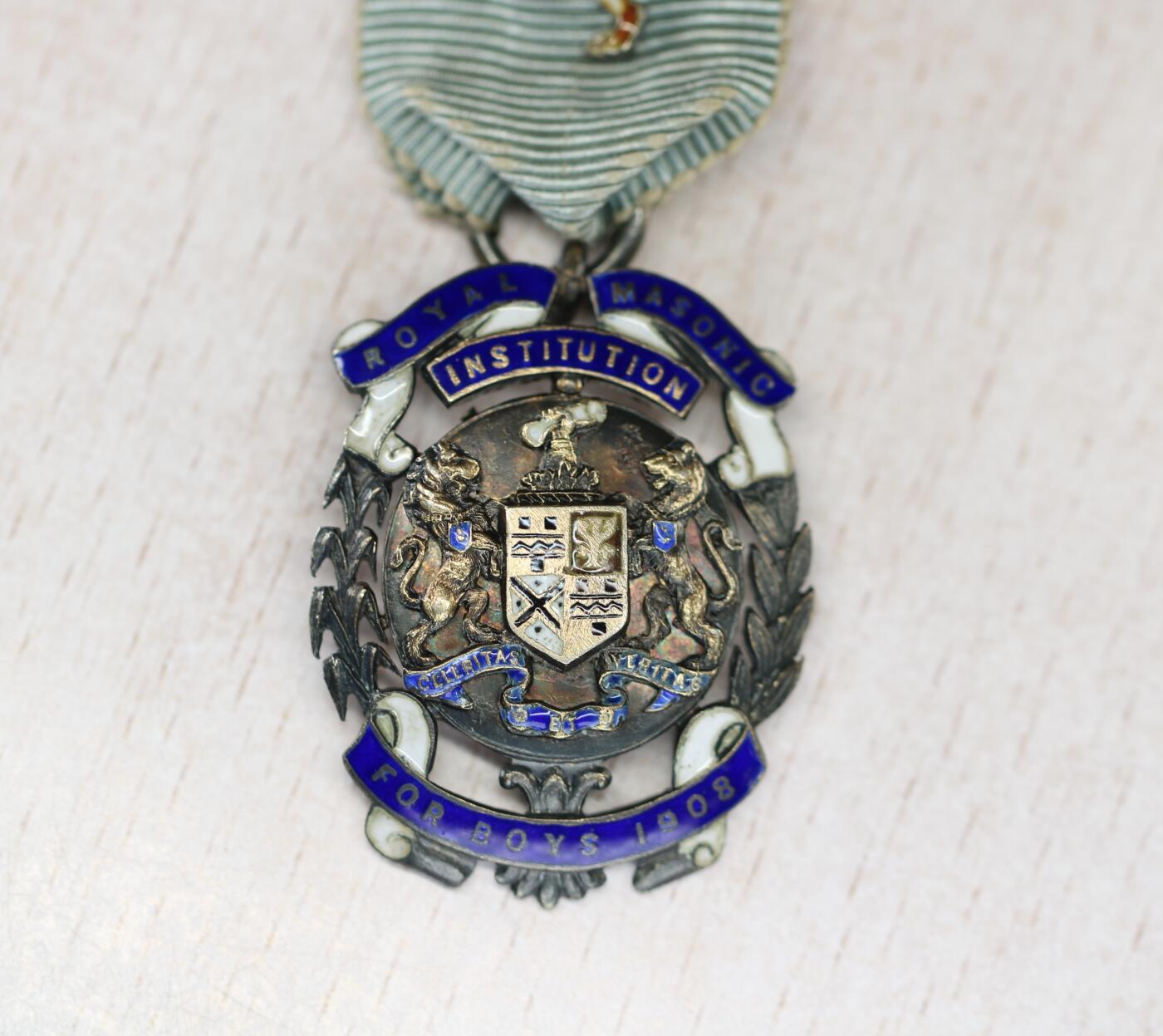 大猫徽章拍卖 第290期 1908年英国皇家共济会机构司库奖章（Steward Jewel）纯银镀金珐琅