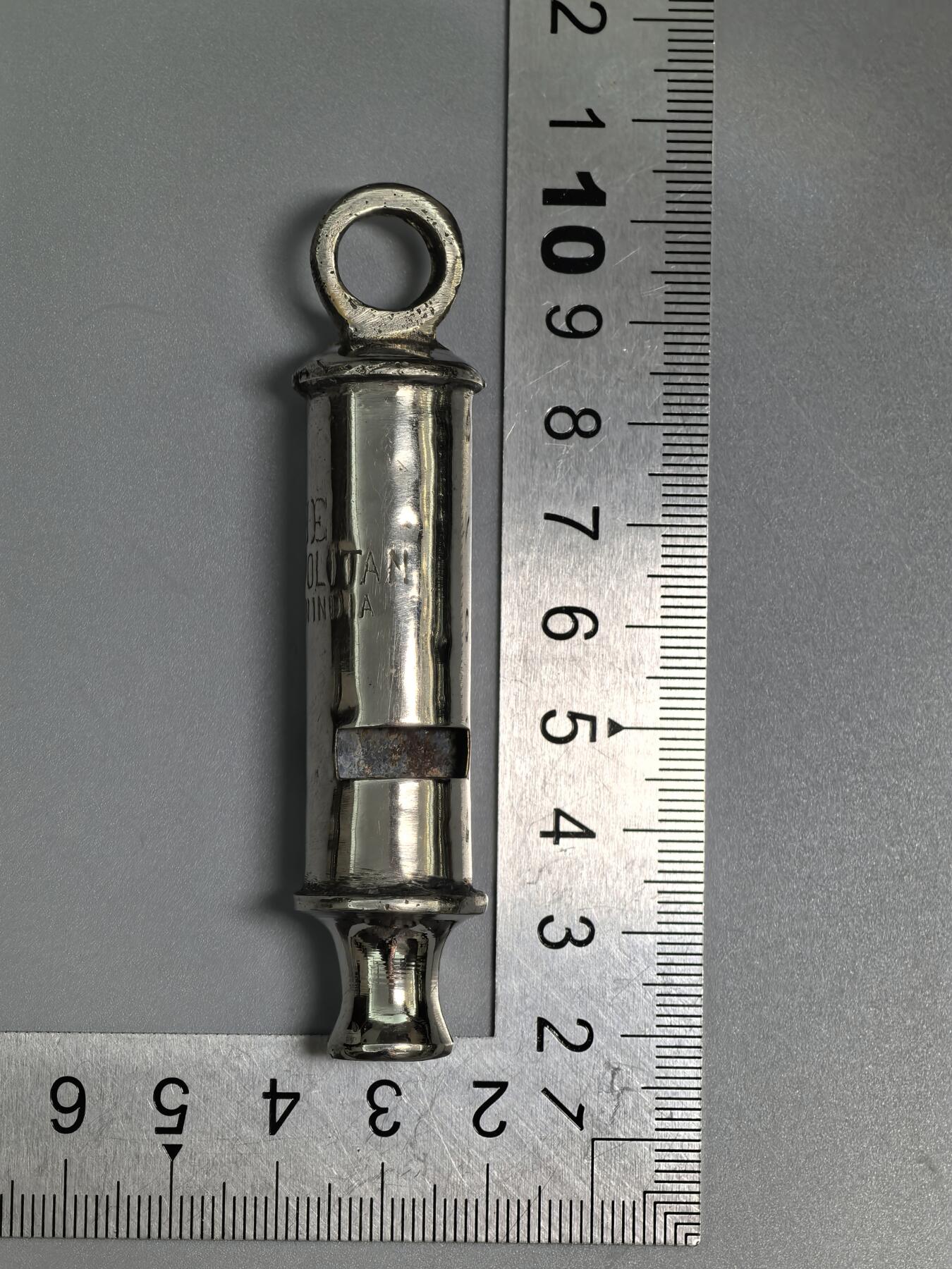 小驴勋章奖章收藏3月21日周六晚六点拍卖（珍爱和平，收藏战争，铭记历史，勿忘国耻，忠党爱国。有偿代拍，送拍规则在简介最后，参拍须阅读规则后再参拍，关系到运费包装发货时效真假辨别等关键信息，拍卖时不再发原图，看大图店主微信码在拍卖店铺介绍里） 英式警察哨子 大都会警察