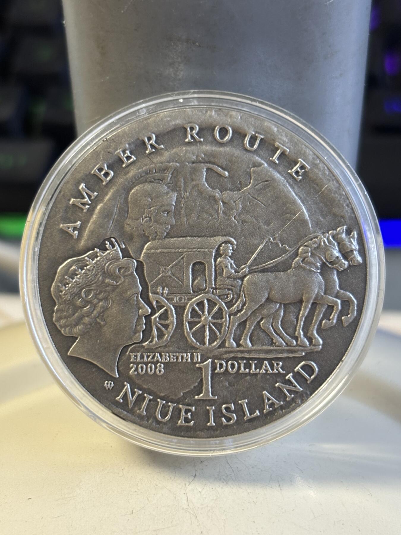 第194期拍卖 纽埃2008年琥珀之路系列首枚格但斯克镶嵌天然琥珀银币.925银，28.28克