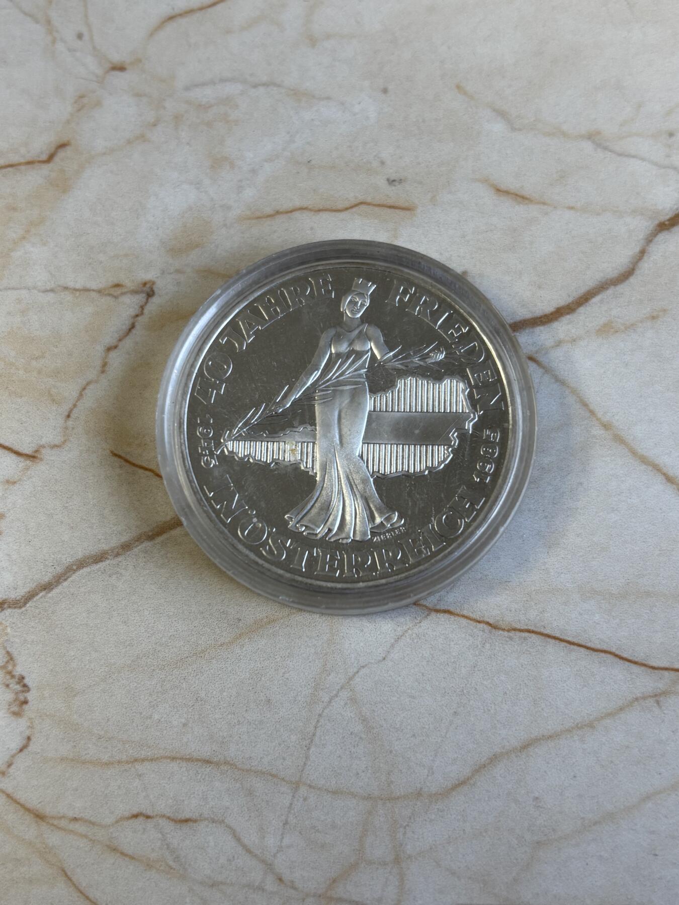 第194期拍卖 奥地利1985年40年和平纪念银币，24克，925银，塑料盒有瑕疵