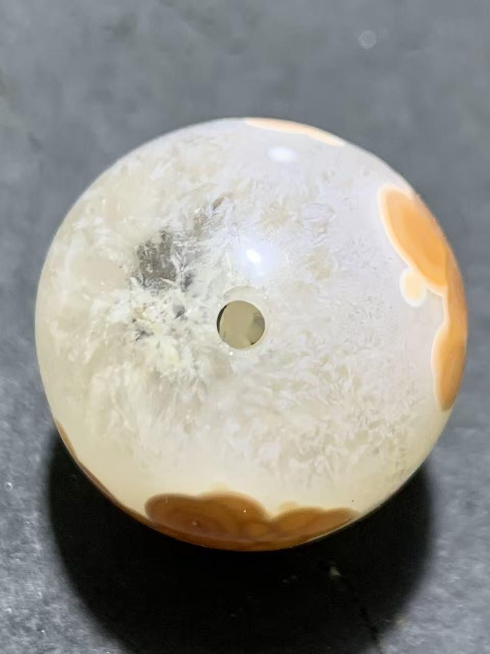 精美高玉化冰飘糖心料气泡纹战国红玛瑙随形圆珠一个！