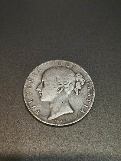 国内外机制币银元拍场 小精品场 - 1844英国小维克朗大银币，维多利亚青年版，流通品相如图 状态尚可，925银，保真