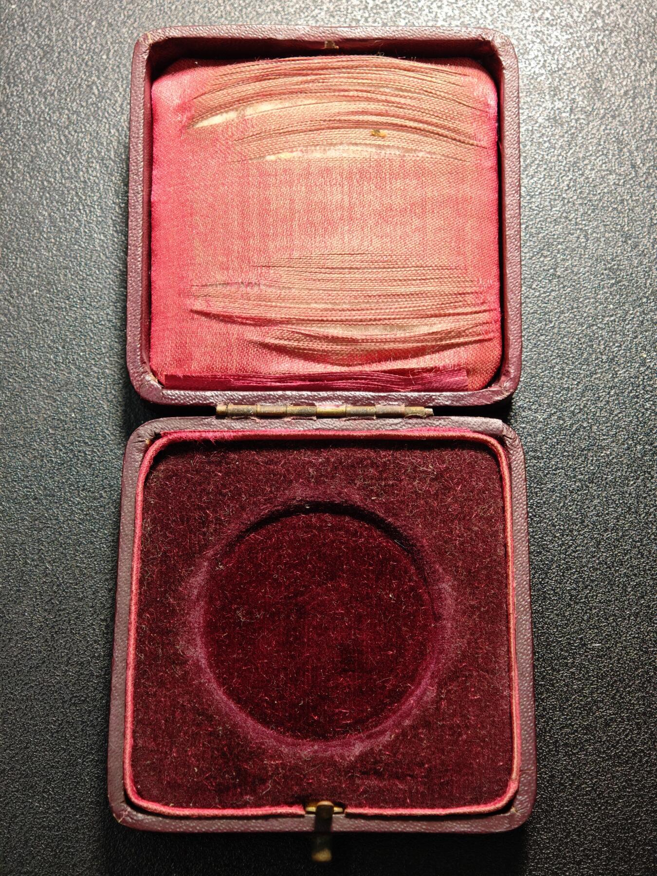 【德藏】世界币章拍卖第168期（拍品征集中~欢迎藏友联系） 1900年 德国德累斯顿联邦射击节高浮雕女神类镜面纪念银章 NGC MS63DPL 原盒 稀少品种！