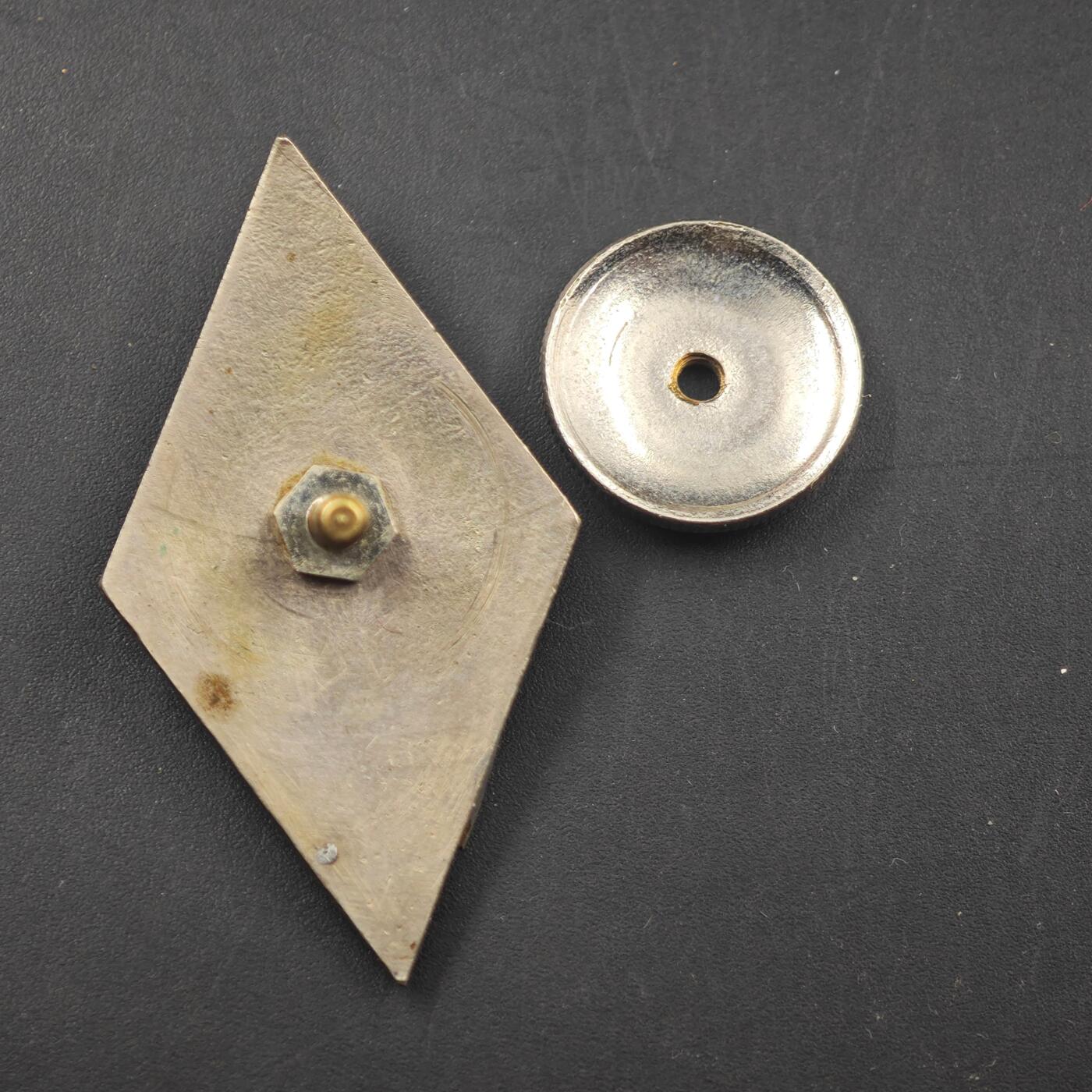 3月20日结束，成斌徽章钱币专场 前苏联装甲坦克兵学院高等学院校徽