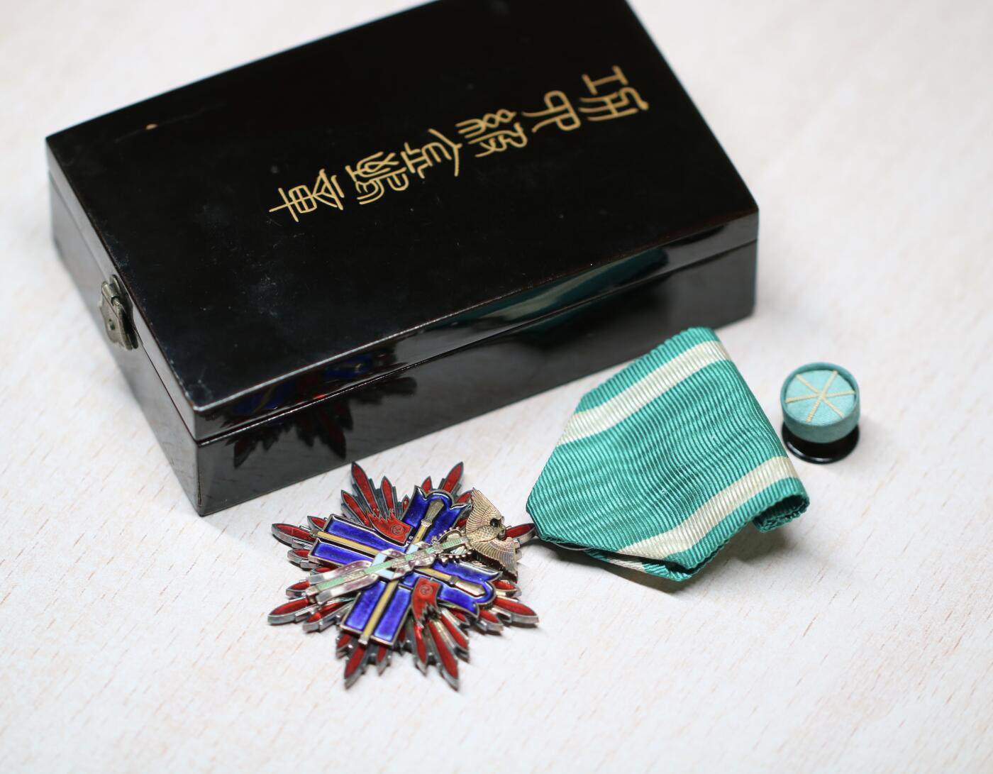 大猫徽章拍卖 第290期 勿忘国耻 功四级金鸟章