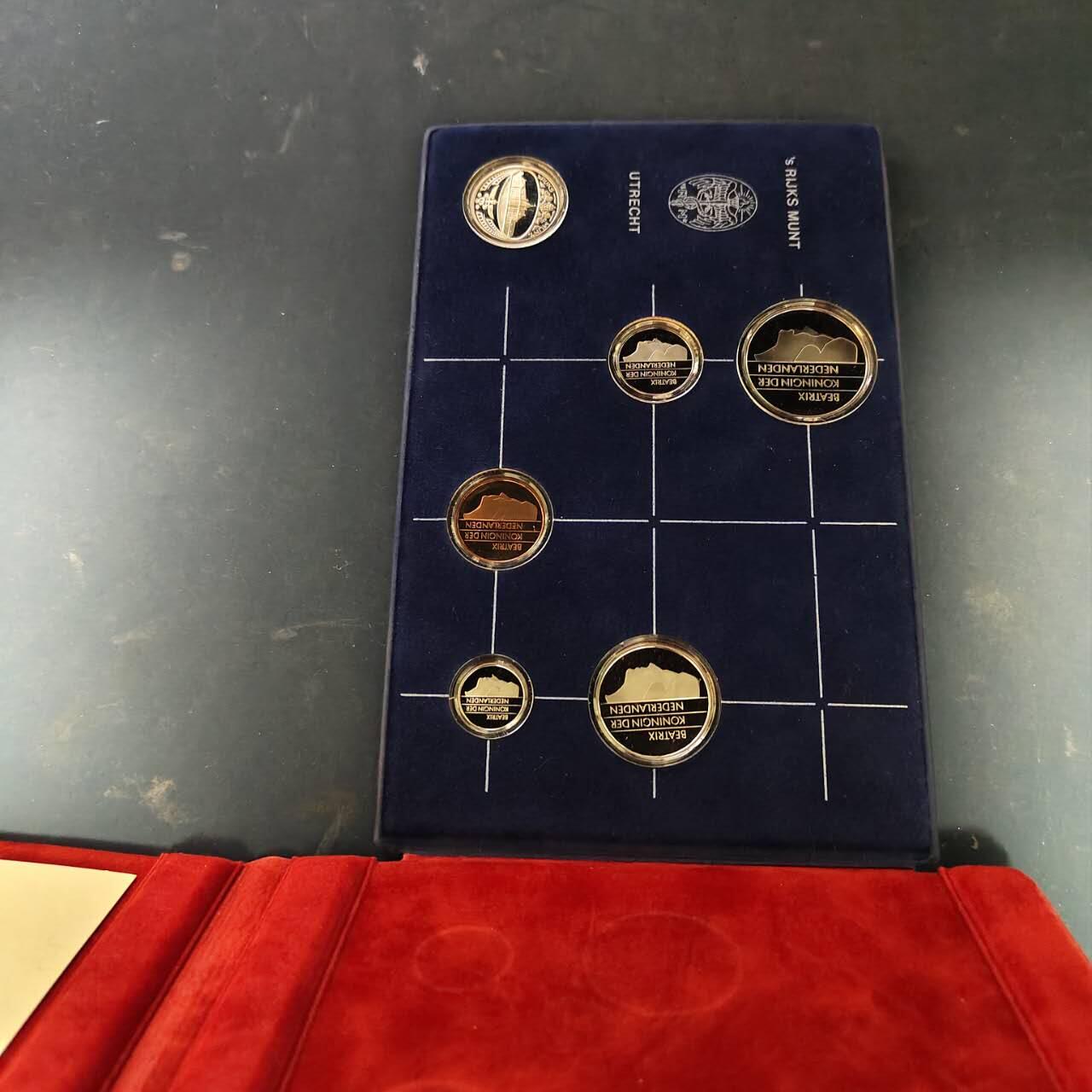 【全场包邮】纯粹捡漏拍513场 【银章】荷兰1983年官方精制套币-盒证全-含造币厂精制银章