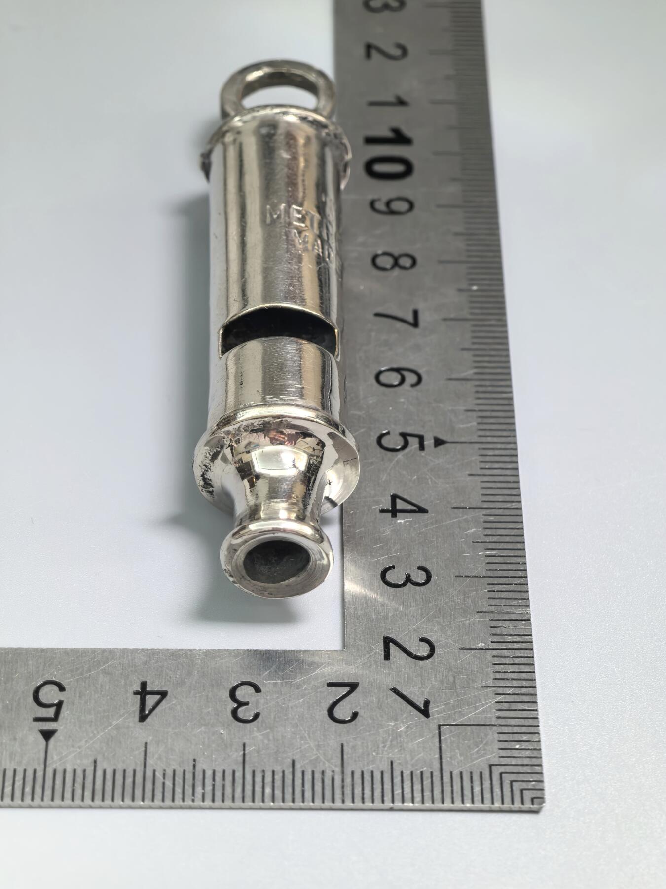 小驴勋章奖章收藏3月21日周六晚六点拍卖（珍爱和平，收藏战争，铭记历史，勿忘国耻，忠党爱国。有偿代拍，送拍规则在简介最后，参拍须阅读规则后再参拍，关系到运费包装发货时效真假辨别等关键信息，拍卖时不再发原图，看大图店主微信码在拍卖店铺介绍里） 英式警察哨子 大都会警察