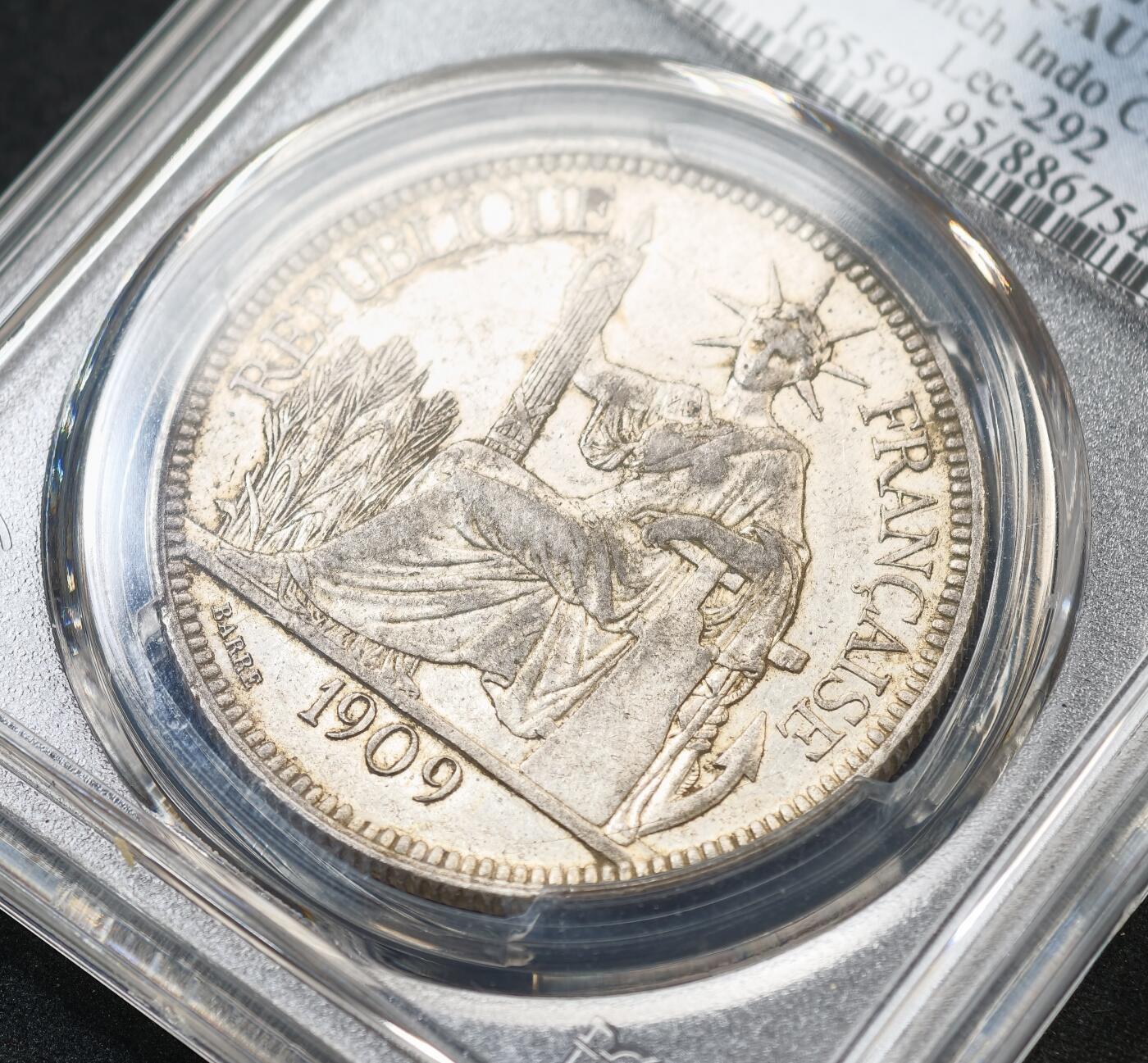 甄臻铺-世界币章拍卖（第55期），3月28日甄品场（直播拍卖）拍品征集中，送拍享返佣金等优惠多多