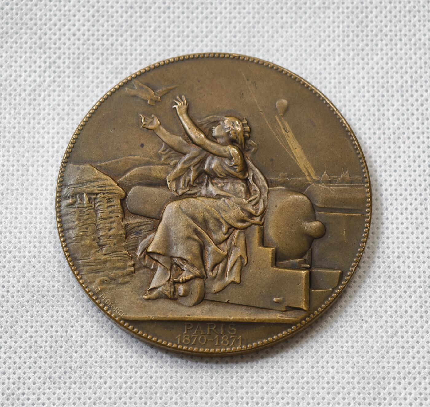 甄臻铺-世界币章拍卖（第55期），3月28日甄品场（直播拍卖）拍品征集中，送拍享返佣金等优惠多多