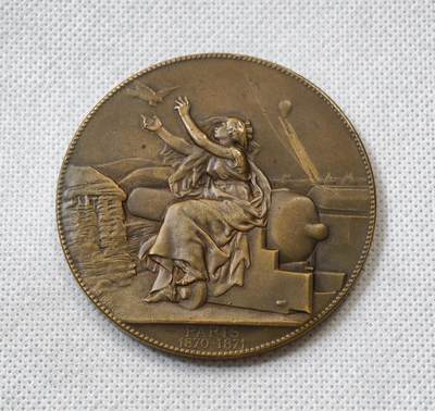 甄臻铺-世界币章拍卖（第55期），3月28日甄品场（直播拍卖）拍品征集中，送拍享返佣金等优惠多多 - 法国“普法战争”时期空中通讯纪念章 雕刻师：C.degeorge。直径62.4mm 重量108.5g 丰饶角边铭。这枚纪念章纪念的是1870-1871年普法战争期间巴黎被围困事件。