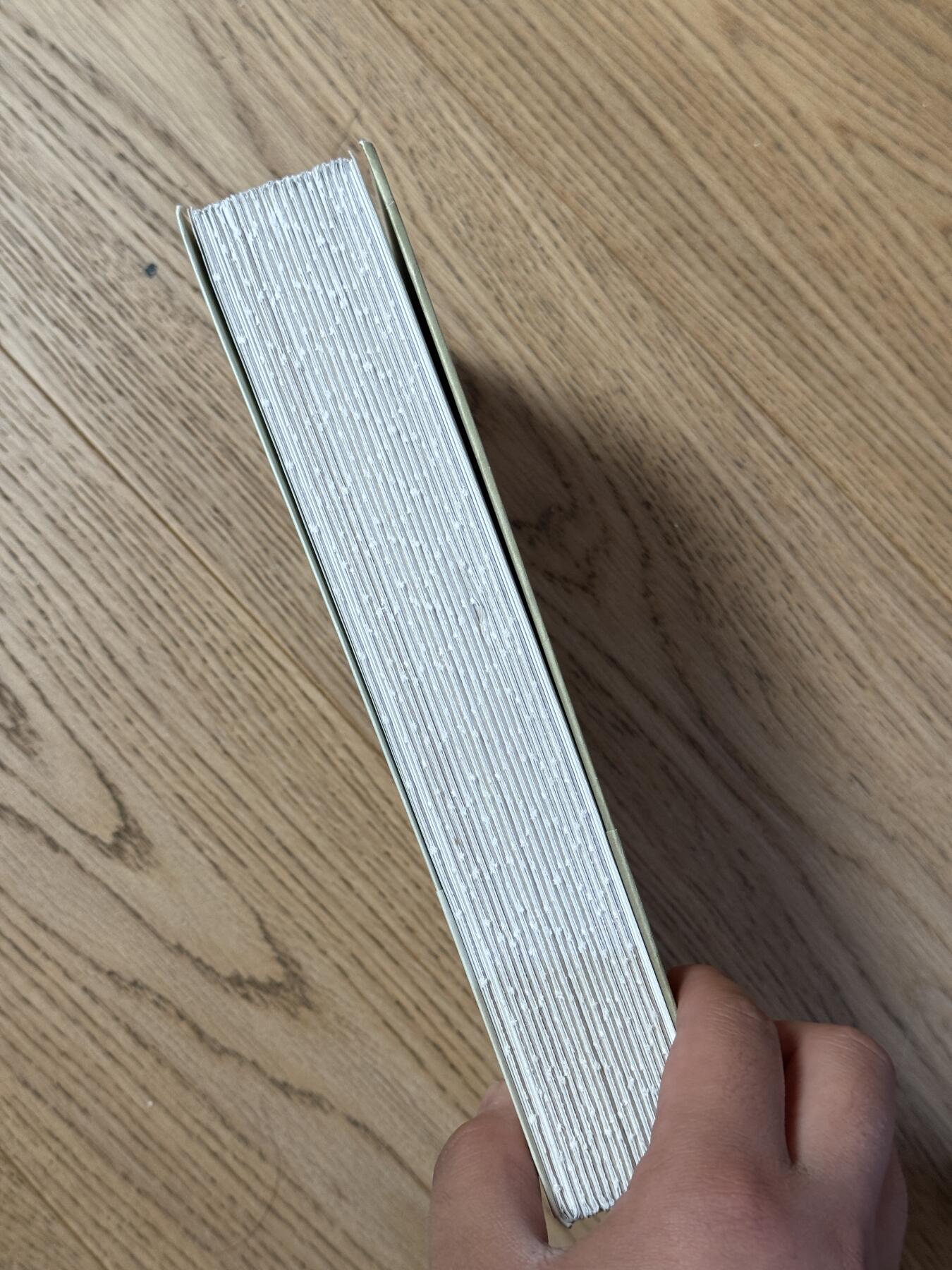 甄臻铺-世界币章拍卖（第55期），3月28日甄品场（直播拍卖）拍品征集中，送拍享返佣金等优惠多多 《鑄幣三千年：50枚錢幣串聯的極簡中國史（著者签名钤印毛邊本）》（王永生著）（聯經出版公司），576頁。多精美實物彩色照片插圖，仅发行100册，編號：19号。值得硏讀收藏～