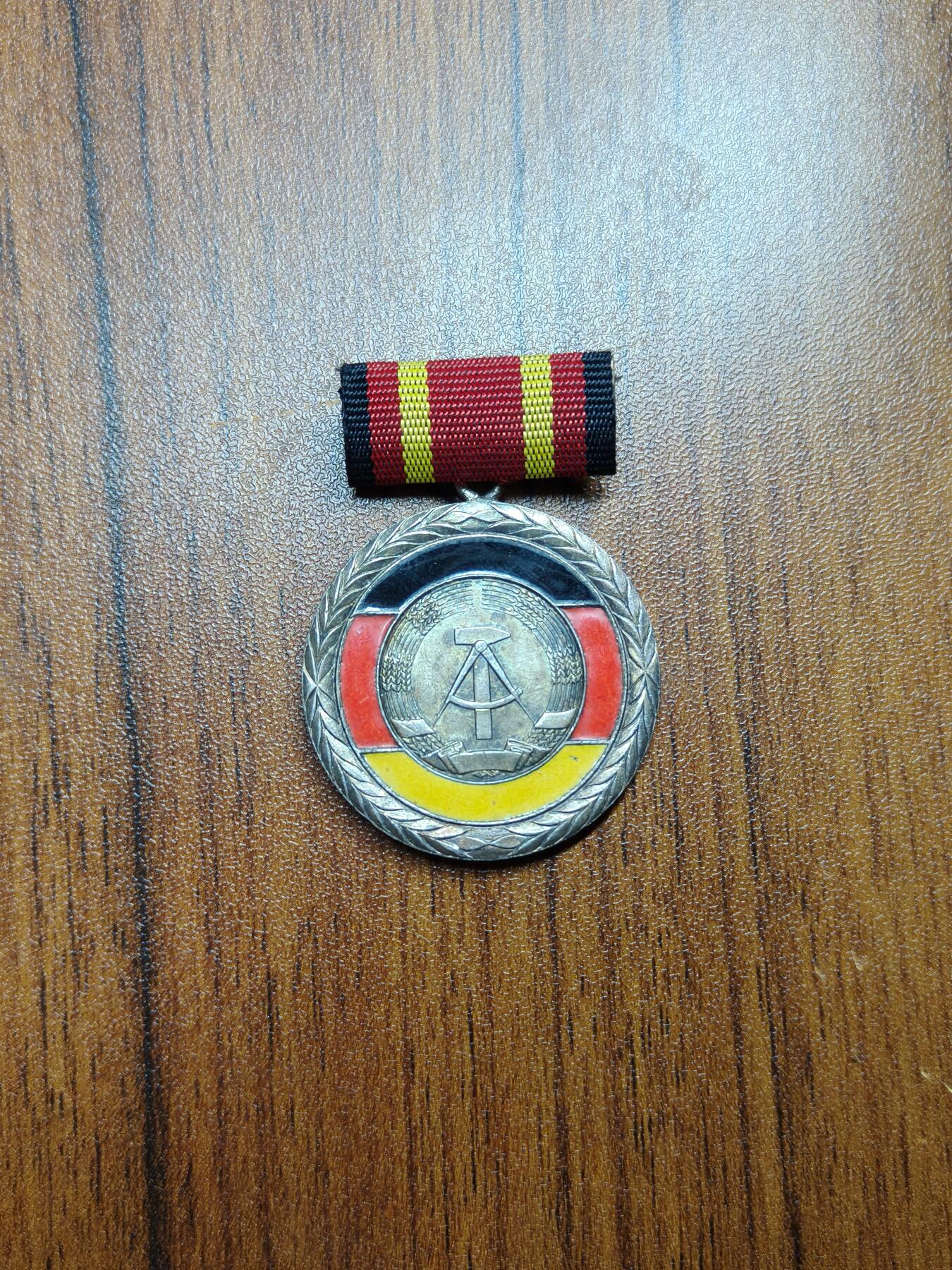 蜀地medal徽章收藏 春季精品拍场 德意志民主共和国国家荣誉勋章 早期珐琅材质带盒版本