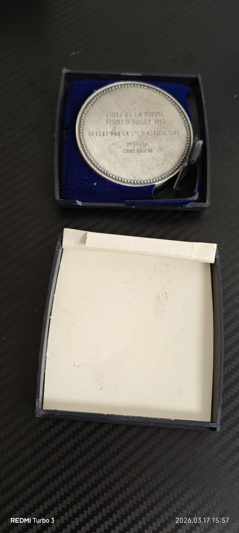 法国1982年「苹果博览会/苹果节」一等奖纪念章，带原盒，原盒破损