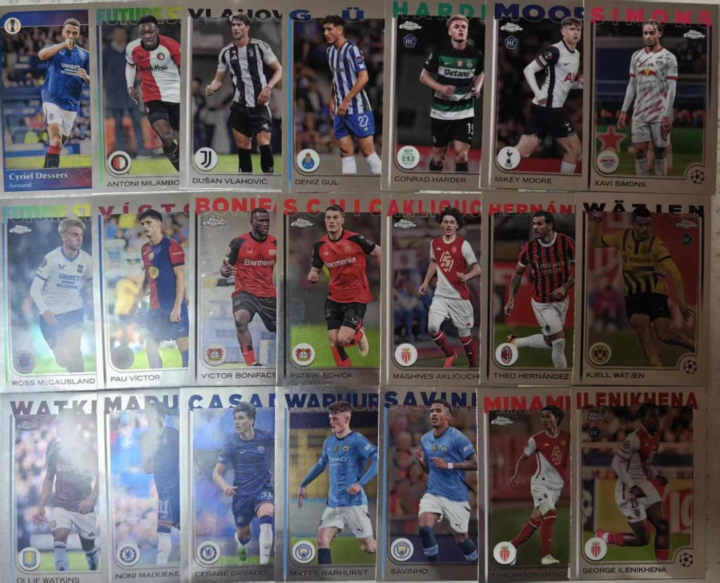 龙虎卡牌-七九场（满200元包邮，无佣金，每周六结拍，欢迎送拍） 21张 折射卡 Topps Chrome系列的欧冠足球球星卡，共呈现了30位现役足坛球员的收藏卡，涵盖前锋、中场、后卫等多个位置，涉及英超、意甲、德甲、法甲、西甲等主流联赛的球队。