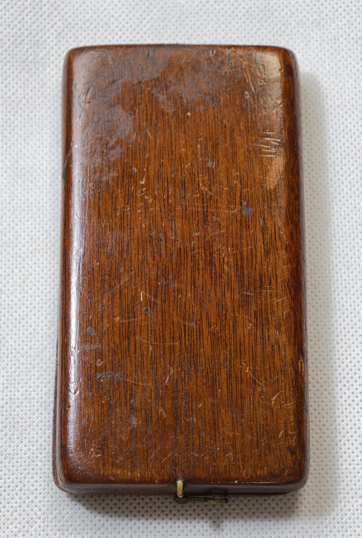 甄臻铺-世界币章拍卖（第55期），3月28日甄品场（直播拍卖）拍品征集中，送拍享返佣金等优惠多多 1887年伦敦警察维多利亚女王登基50周年铜质奖章原盒边带铭文五彩深打加厚高浮雕（北京保利拍卖拍得）