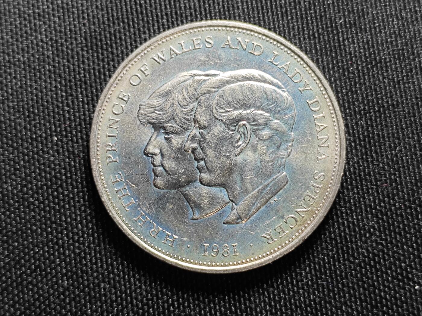 KK钱币收藏小铺   套币专场 2月预留时间 周末发货  英国克朗币 带盒