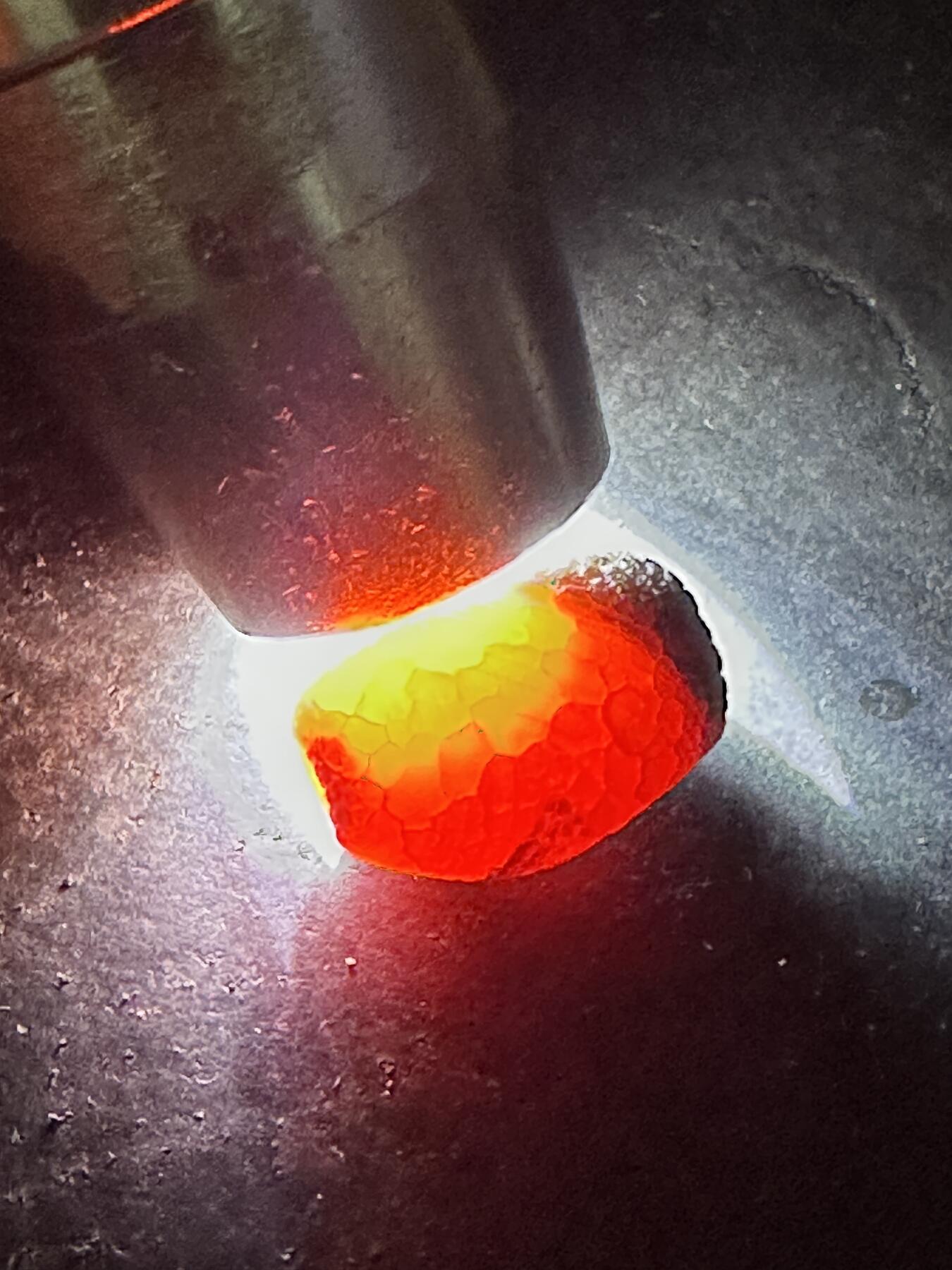 高玉化龙鳞风化纹缠丝玛瑙随形桶珠一颗，