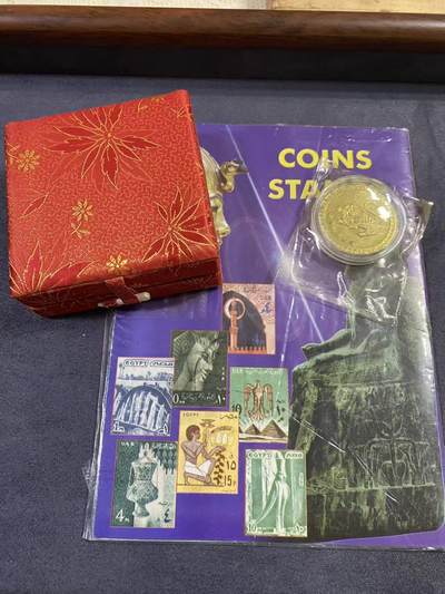 日日生财—方圆世界（全场包邮） - 上海世博览会纪念章 铜质镀金 + 上海集邮公司生肖虎纪念铜章背面12生肖八卦图+ 埃及纸币、硬币、邮票合册