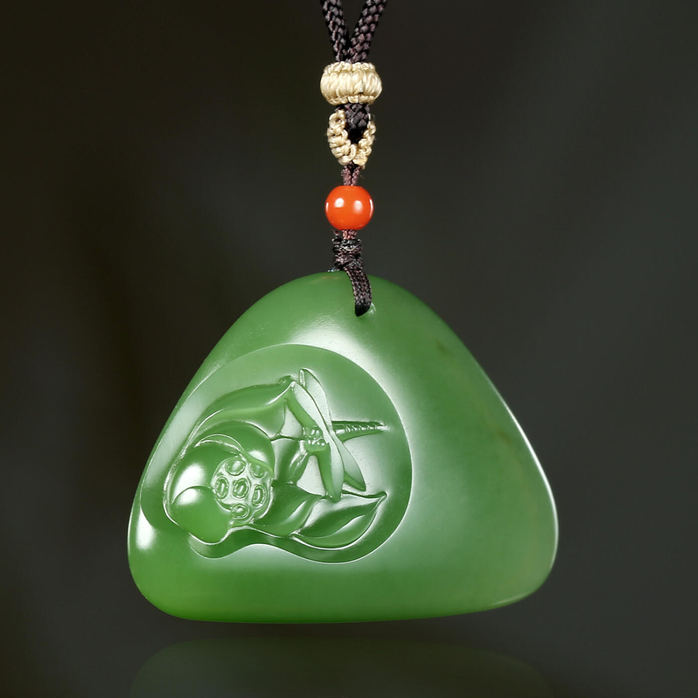 碧月说宝.君子怀瑾·当代和田玉清风专场(三) 陆宜南 色标级苹果绿碧玉莲花牌