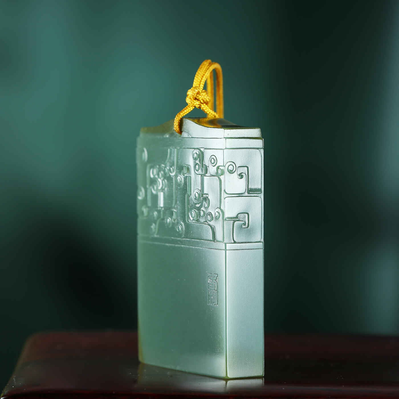 碧月说宝.君子怀瑾·当代和田玉清风专场(三) 马洪伟 蓝调和田青玉守护平安牌（代表性作品）