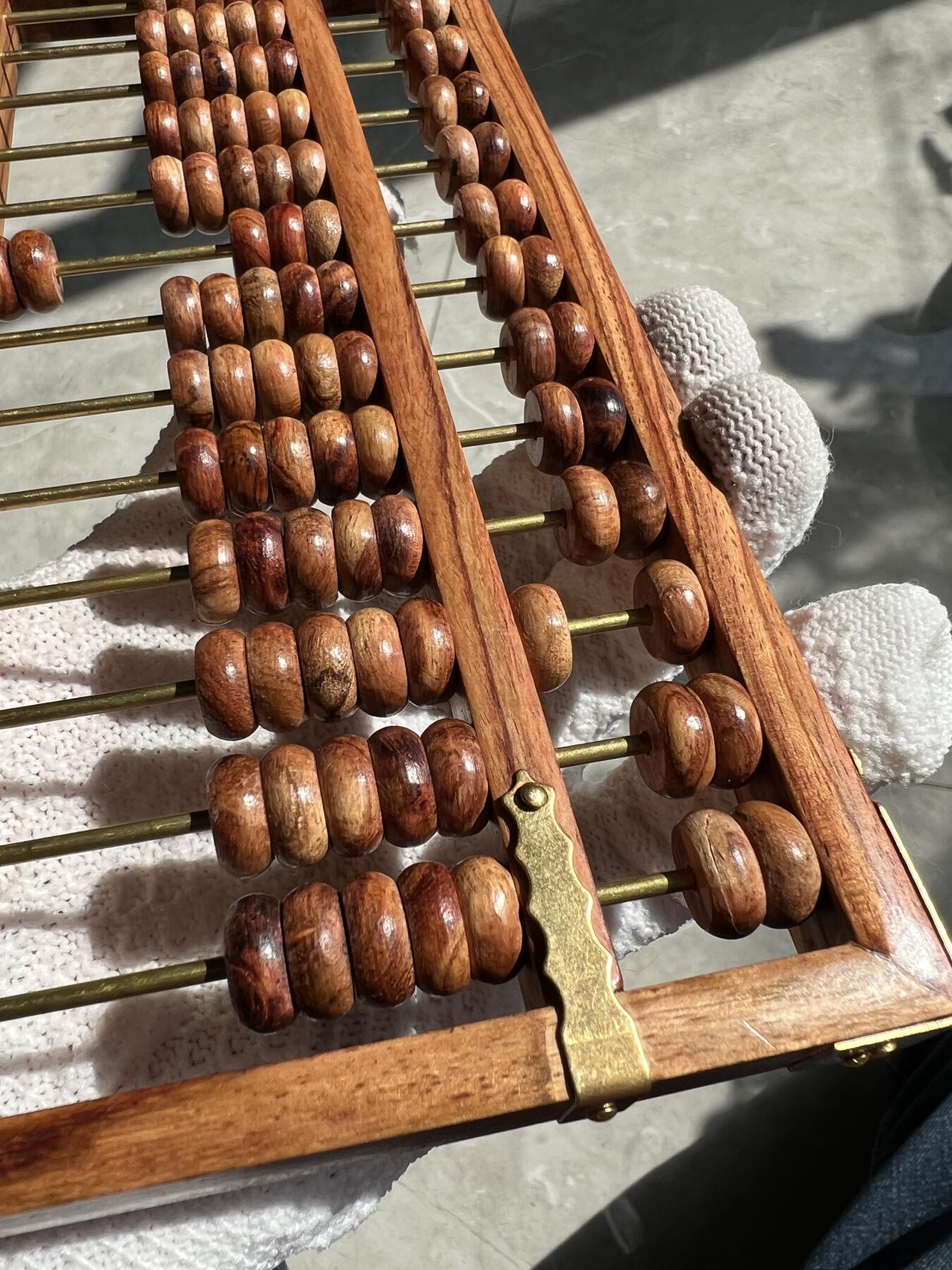 零元拍：“算盘一响，黄金万两”海南黄花梨十三档算盘。尺寸：203/93/13.5MM