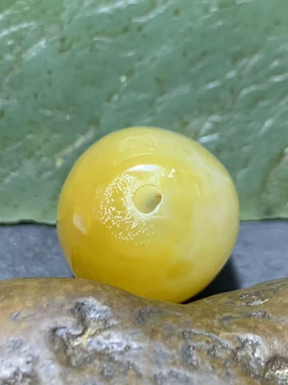 精美冰飘冻料战国红玛瑙随形桶珠一颗