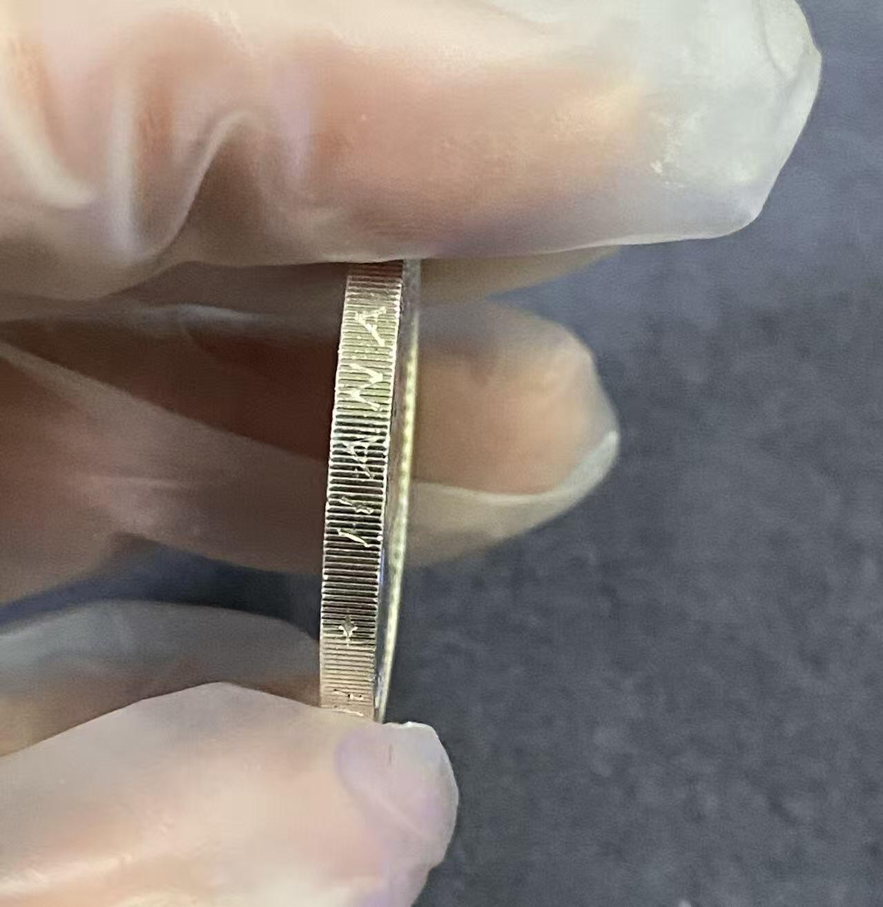 日日生财—方圆世界（全场包邮） 日本大阪世博会（戴着花冠的少女）5000日元纪念银币-平成2年 1990年 925银 15克 直径30mm