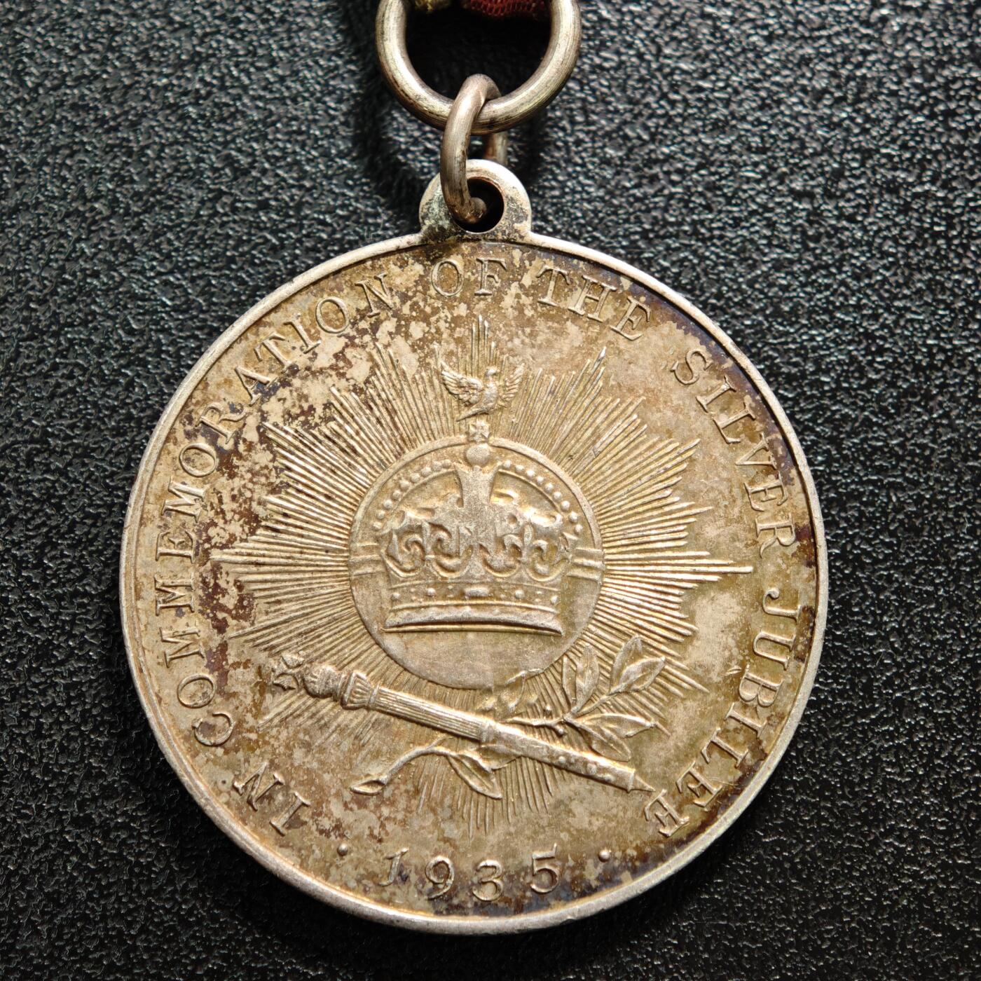 【德藏】世界币章拍卖第168期（拍品征集中~欢迎藏友联系） 1935年 英国乔治五世与玛丽王后银禧纪念银章 直径约：31.1mm；重约：15.6g