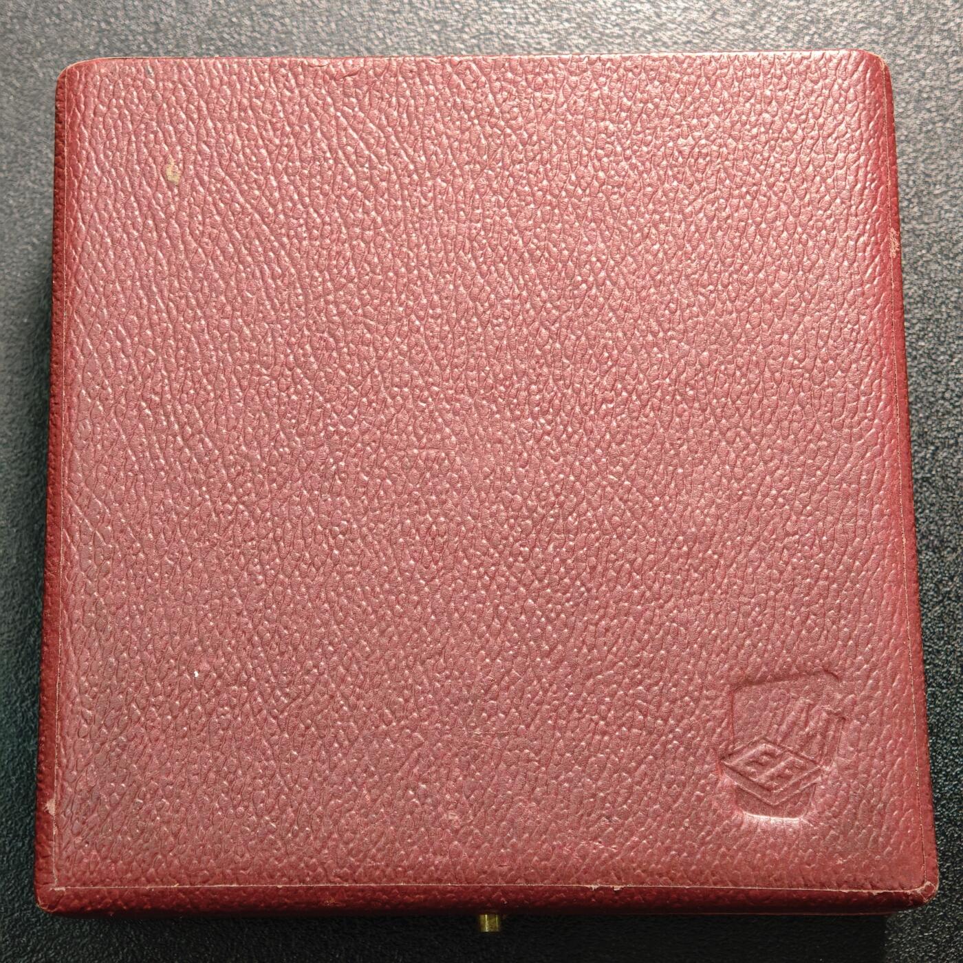 【德藏】世界币章拍卖第168期（拍品征集中~欢迎藏友联系） 1927年 德国万茨莱本地区游泳锦标赛一等奖奖章高浮雕纪念大铜章 带盒 直径约：64.4mm；重约：81.5g