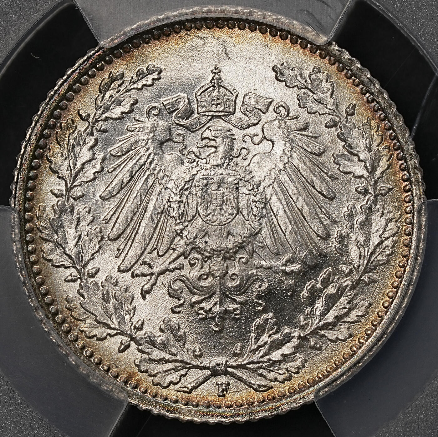 修遠堂世界钱币第108期 PCGS MS66 1915年德国1/2马克银币，F厂铭，同一原卷头一次送评级都是67-68，这次送惨被压分，这枚绝不是66的状态，极品环彩
